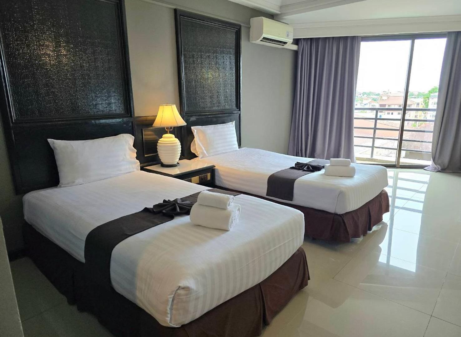 First Pacific Cirrus โรงแรม Pattaya