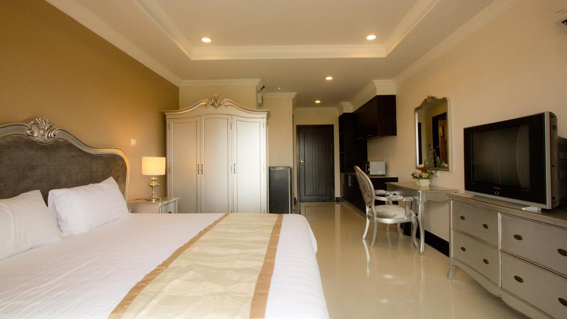 Lk Grand Living Place 4*