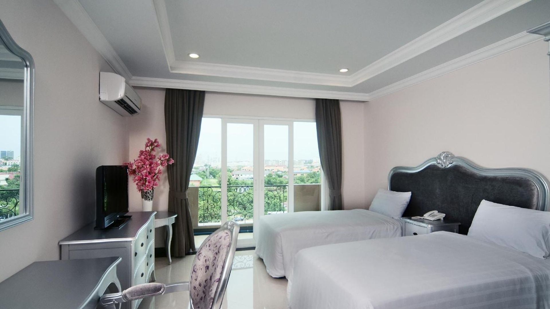 Lk Grand Living Place โรงแรม
