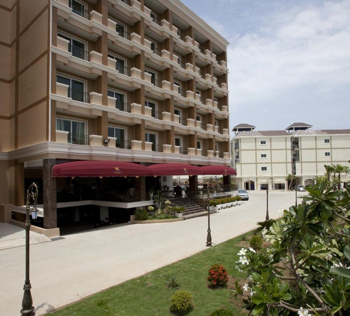 โรงแรม Lk Grand Living Place 4*