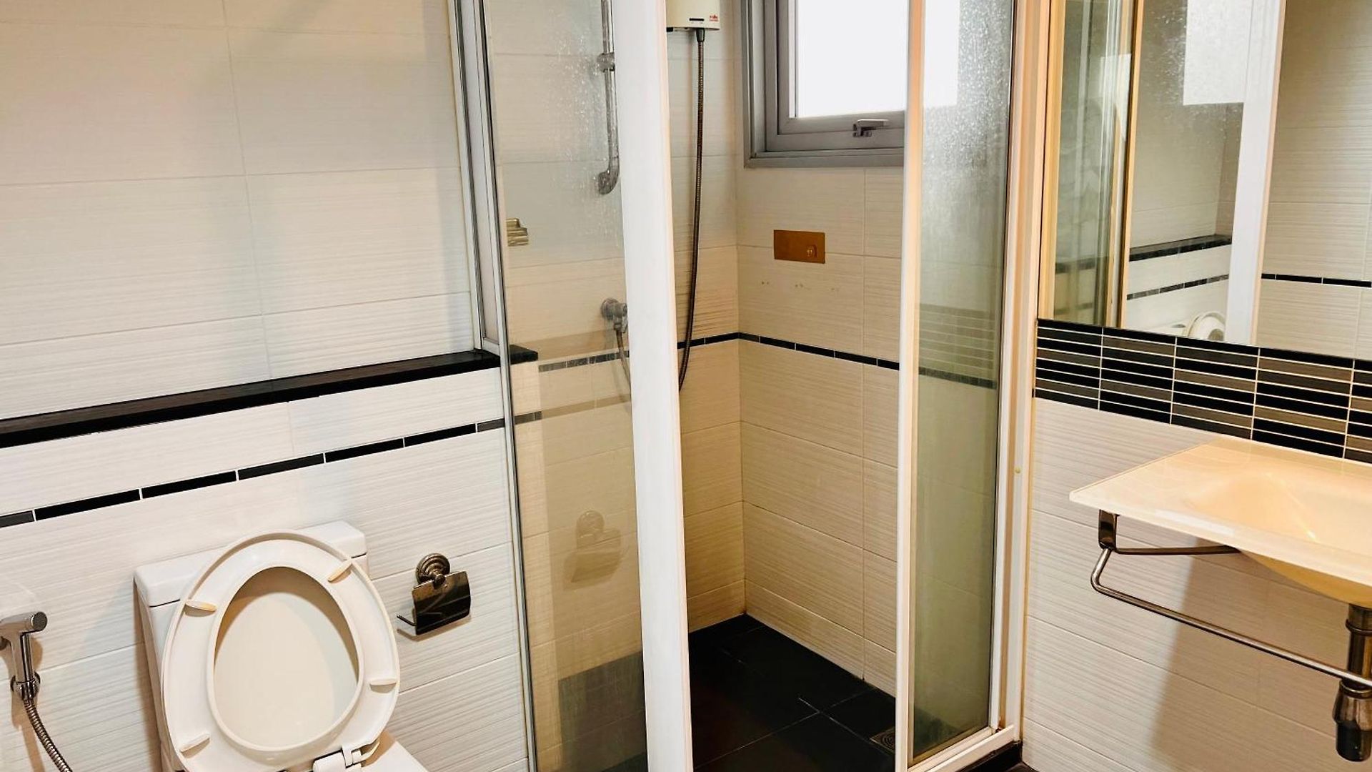 Apartment 1br Near Soi 6 *