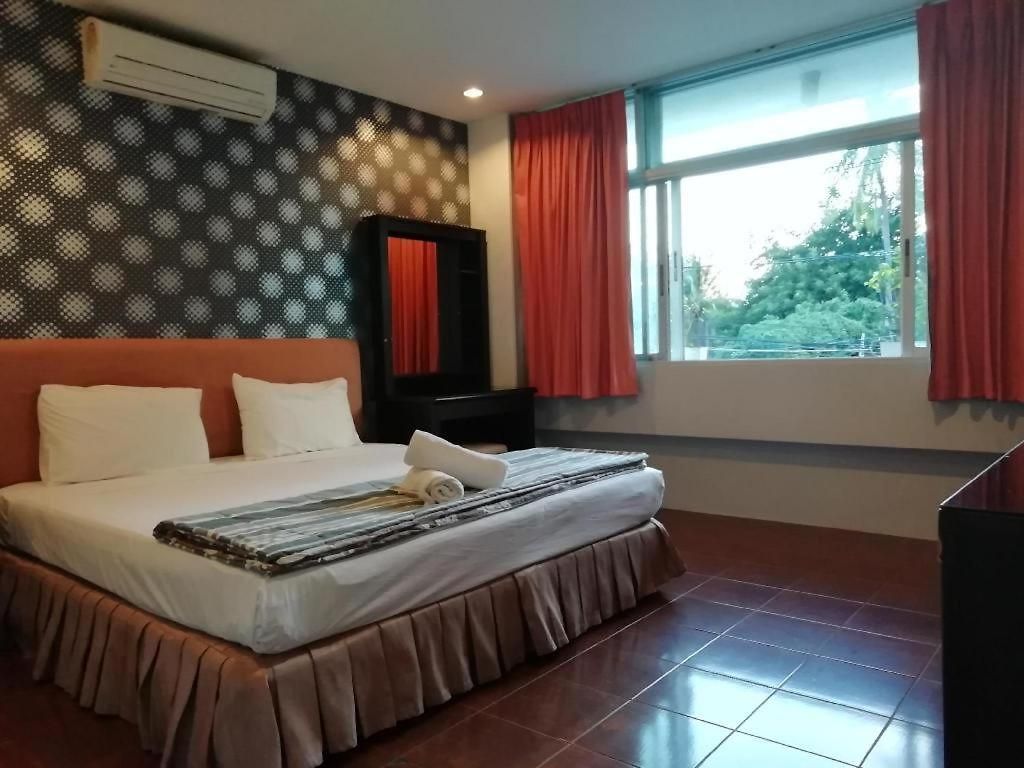 โรงแรม Fnb 2*