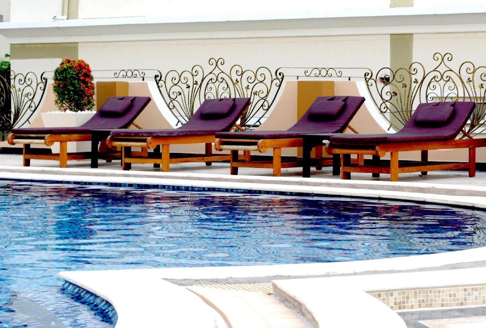 Lk Grand Living Place โรงแรม 4*