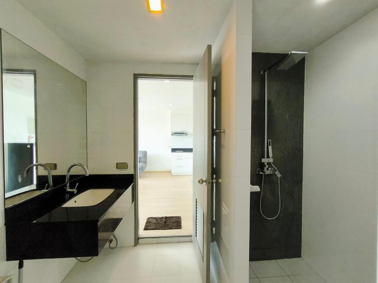 อพาร์ทเม้น The Urban Soi Buakhaw 15 *