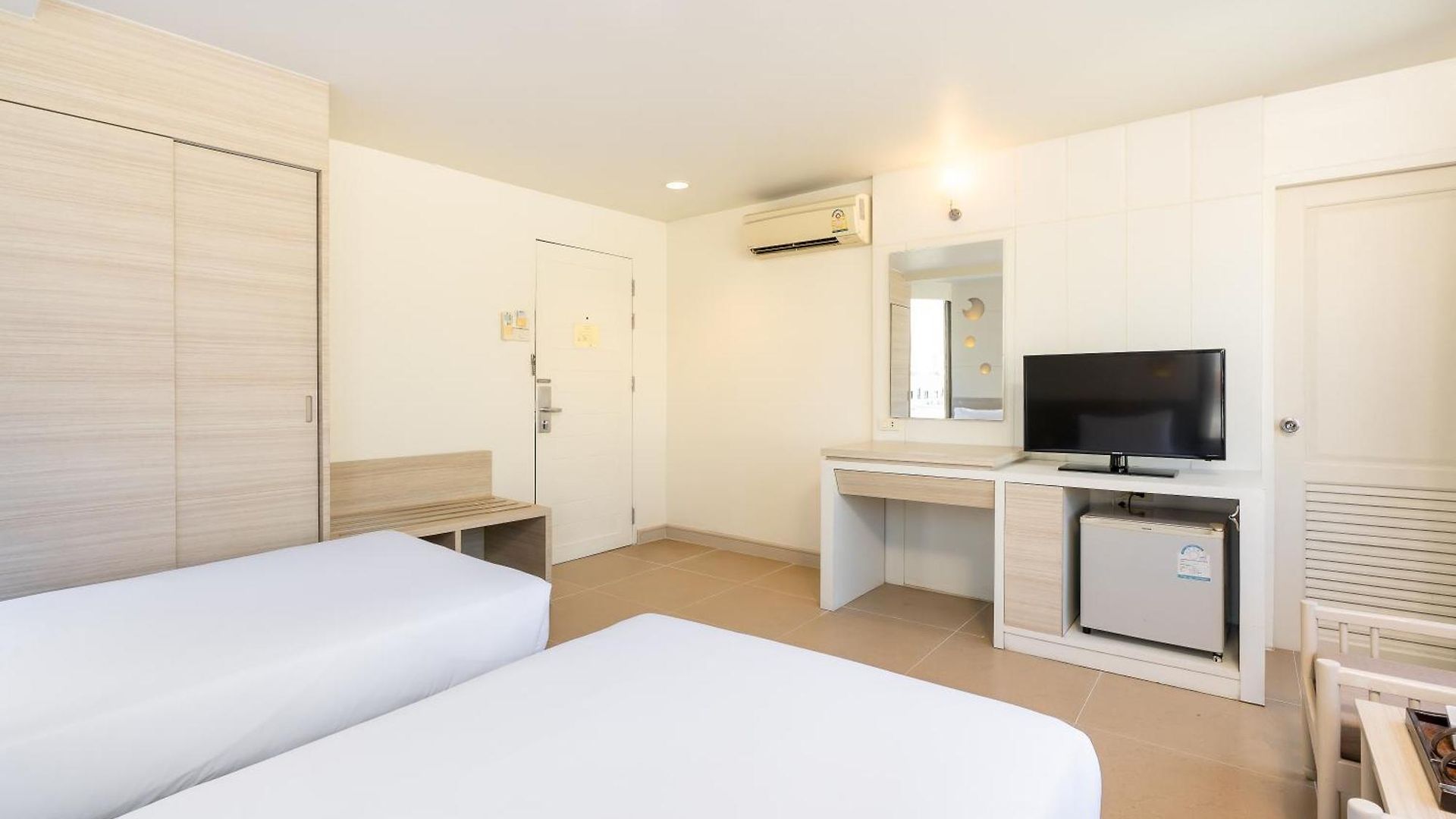 โรงแรม Sunshine & Residences