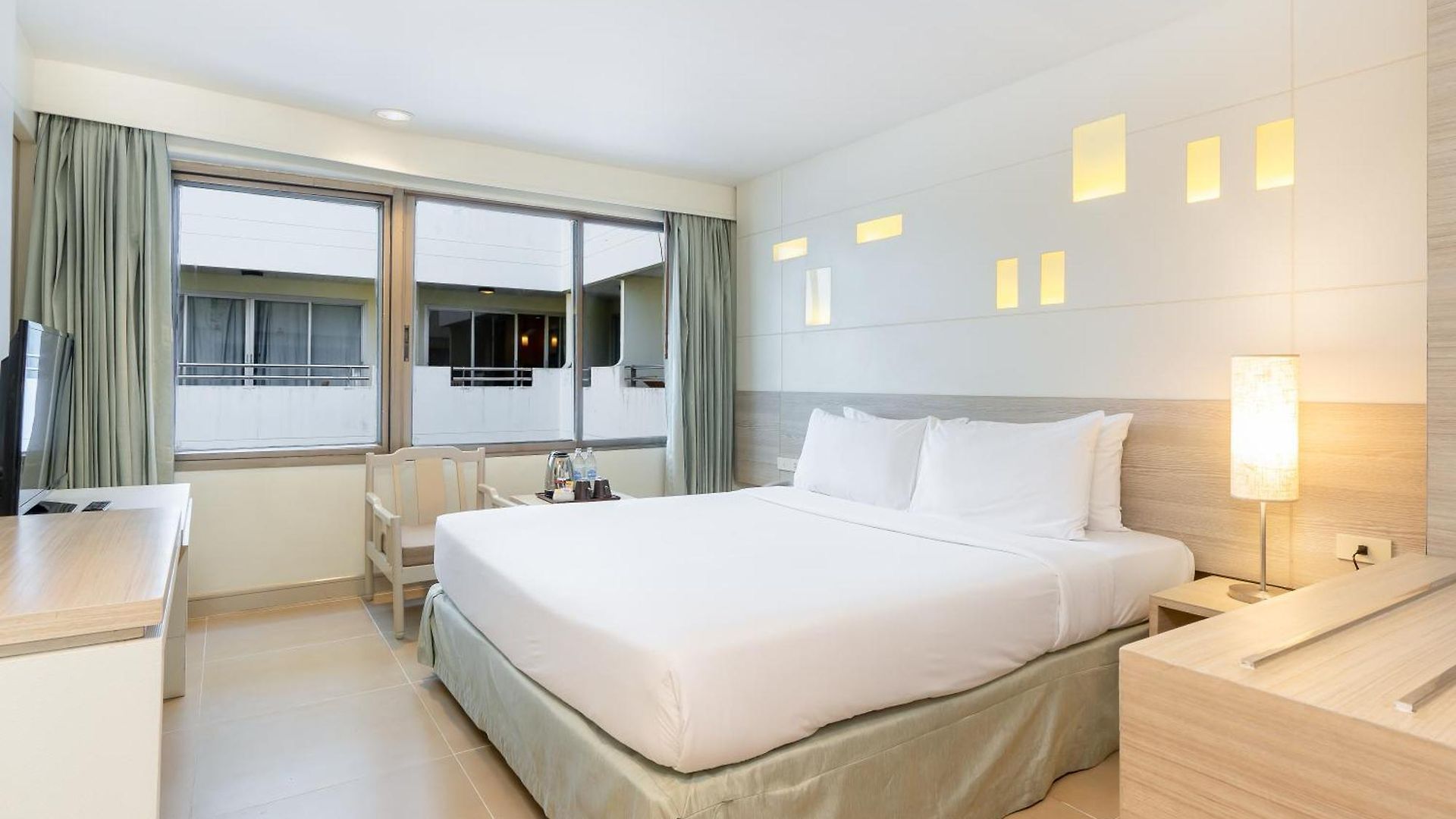 Sunshine & Residences โรงแรม