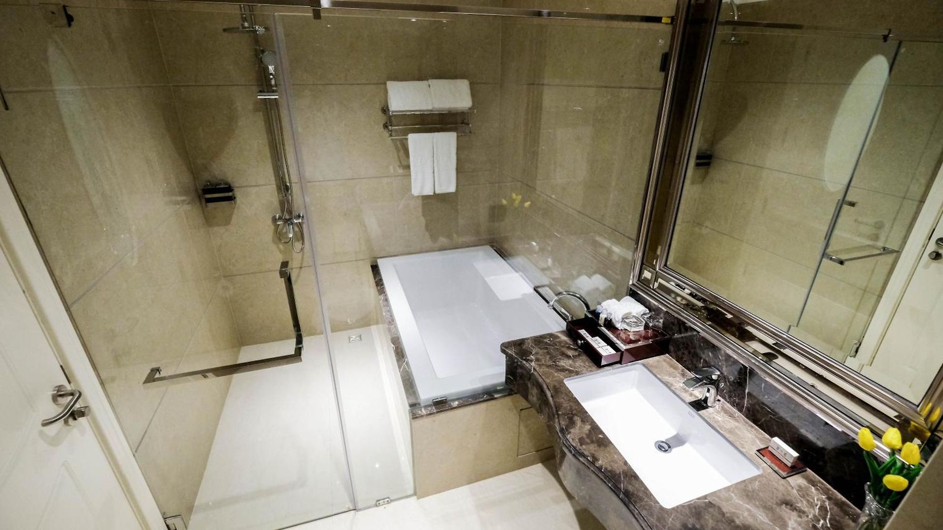 Lk Grand Empire โรงแรม