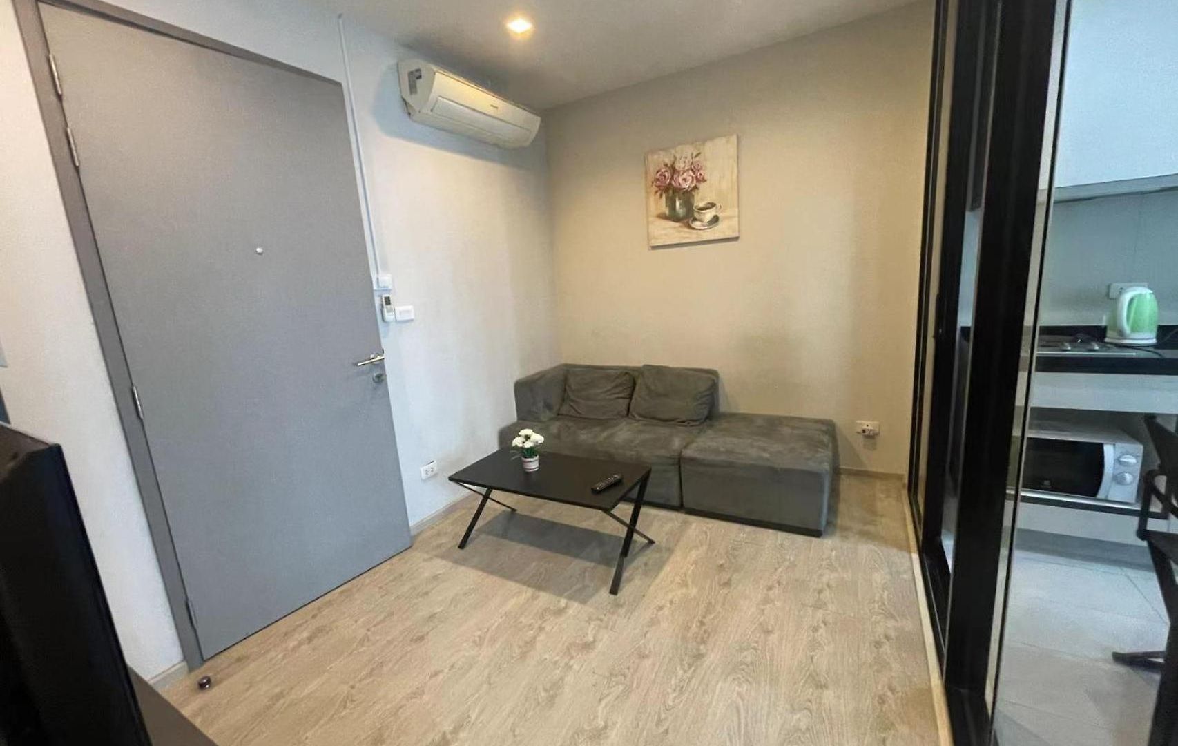 芭提雅市中心the Base 高端公寓酒店 *