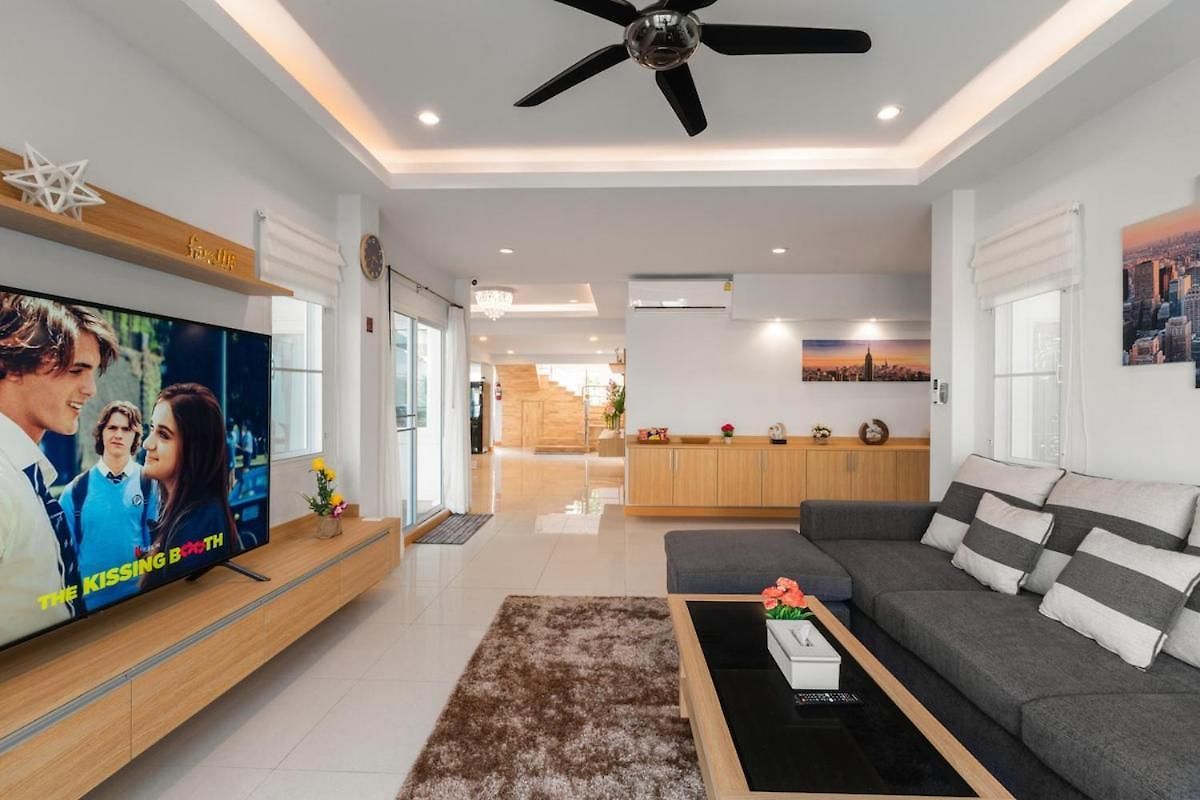 Center Pool 6br 14 Persons Sauna Pool Table Karaoke Bbq วิลล่า Pattaya