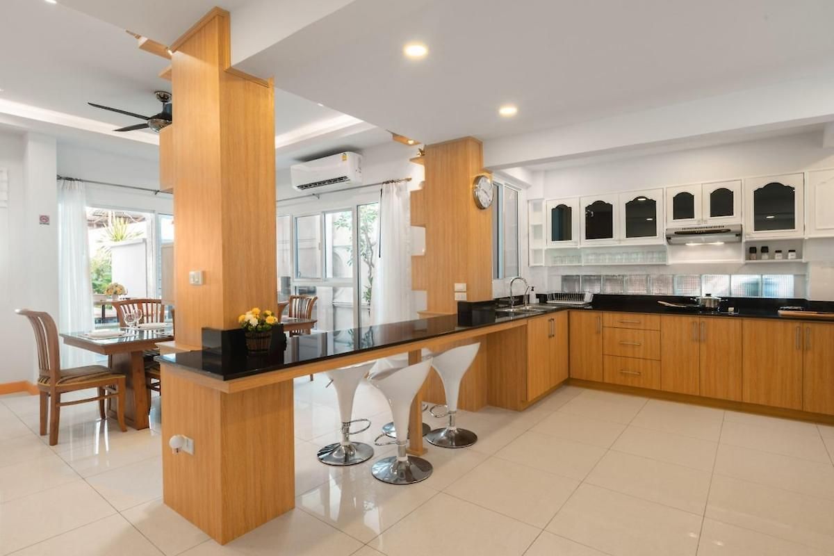 Center Pool 6br 14 Persons Sauna Pool Table Karaoke Bbq วิลล่า Pattaya