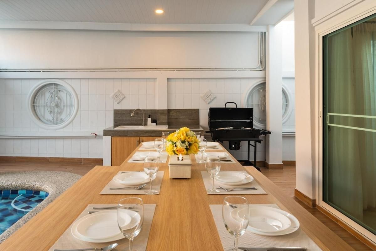 Center Pool 6br 14 Persons Sauna Pool Table Karaoke Bbq วิลล่า