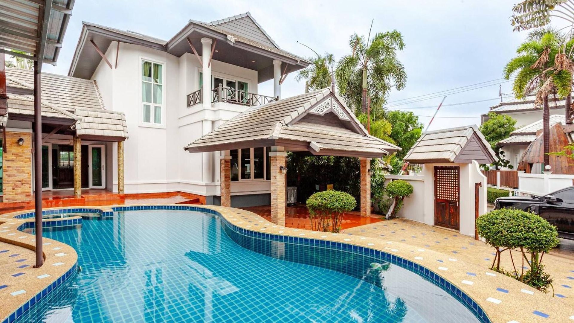 Luxury Iconic Royal Boat Pool North * Pattaya