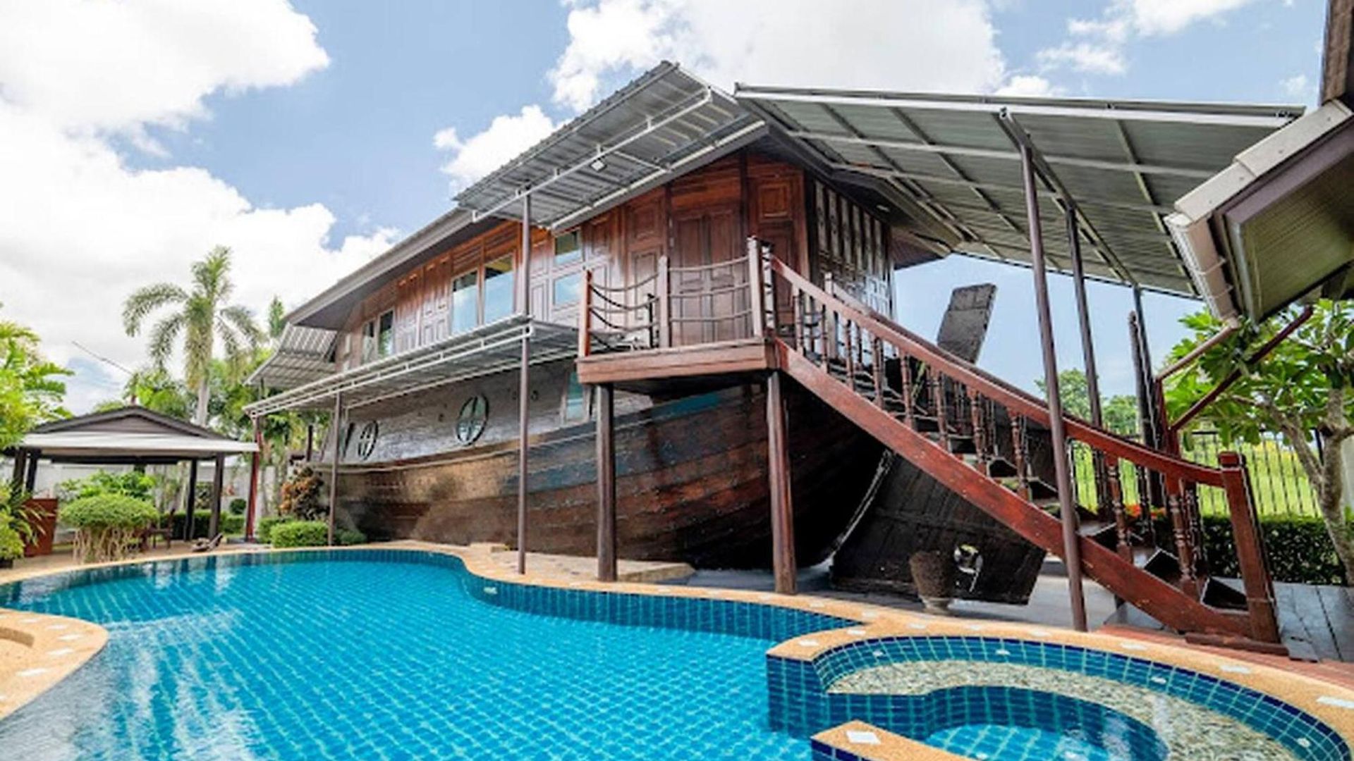 Luxury Iconic Royal Boat Pool North * Pattaya