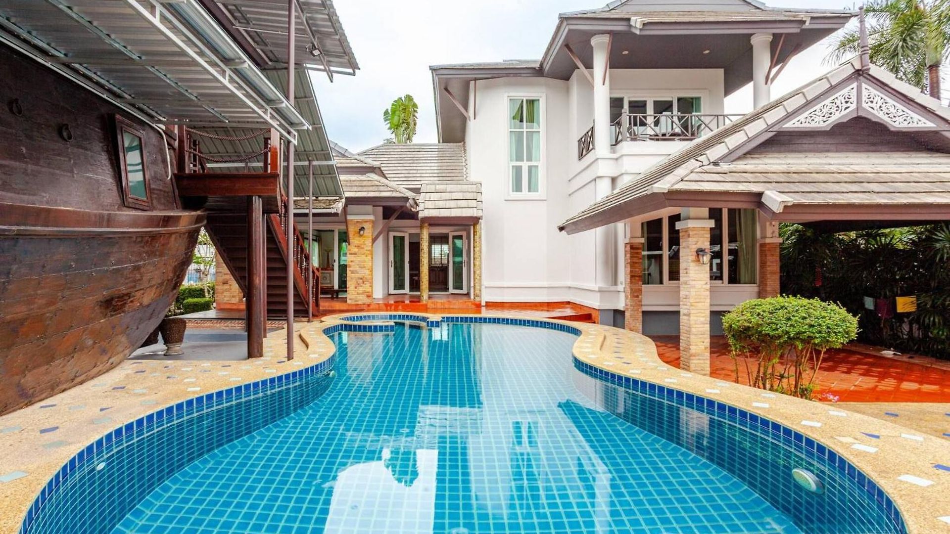 Luxury Iconic Royal Boat Pool North วิลล่า