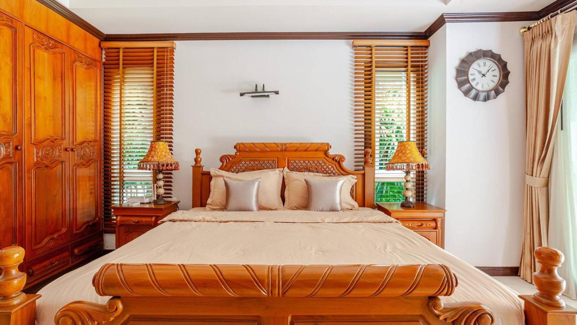 Luxury Iconic Royal Boat Pool North *