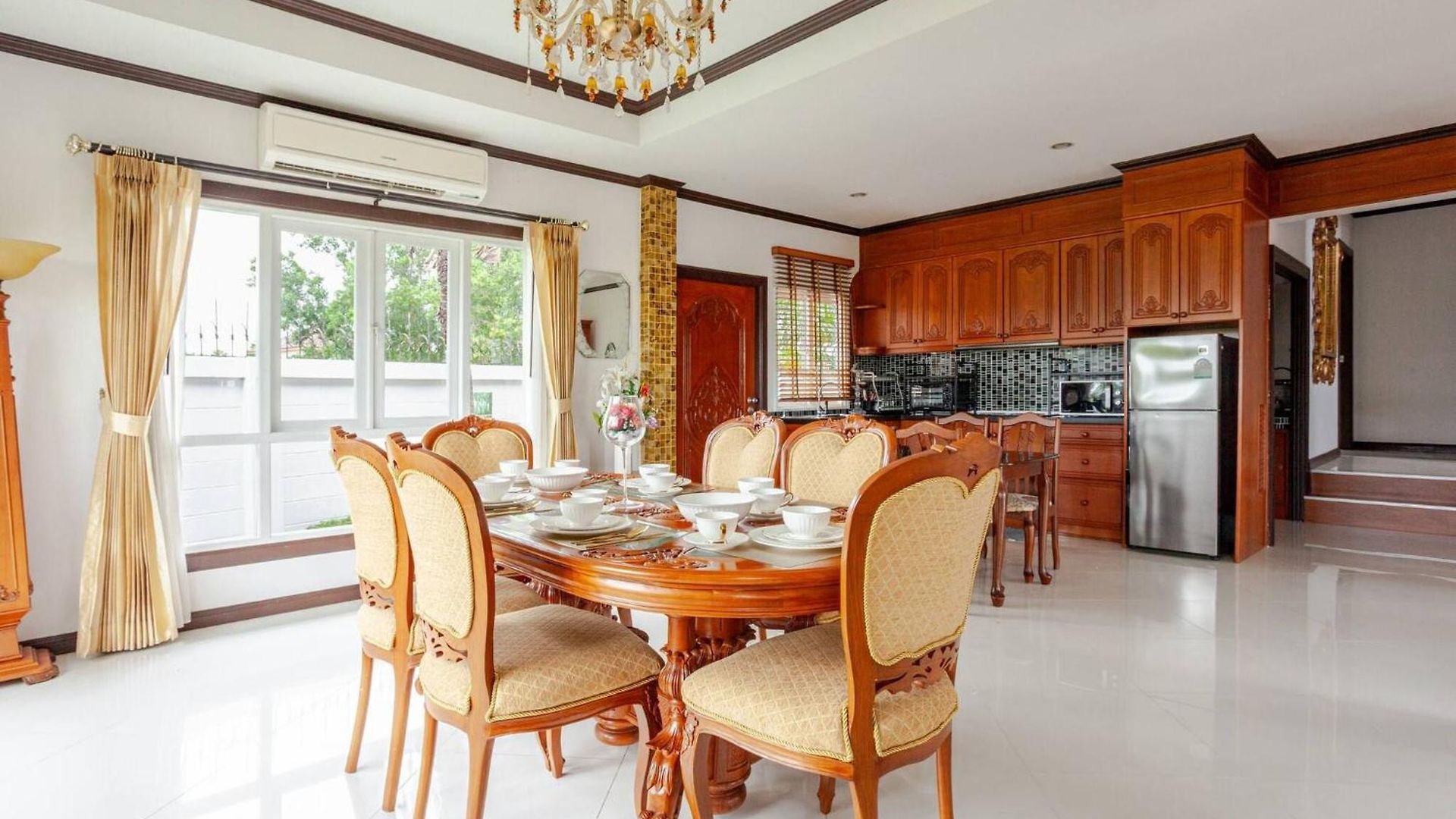 Luxury Iconic Royal Boat Pool North Pattaya