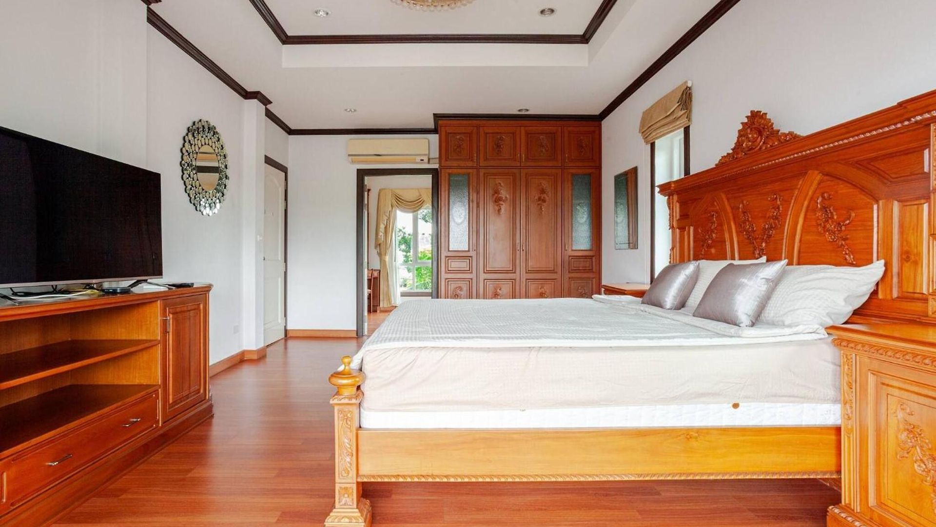 Luxury Iconic Royal Boat Pool North วิลล่า