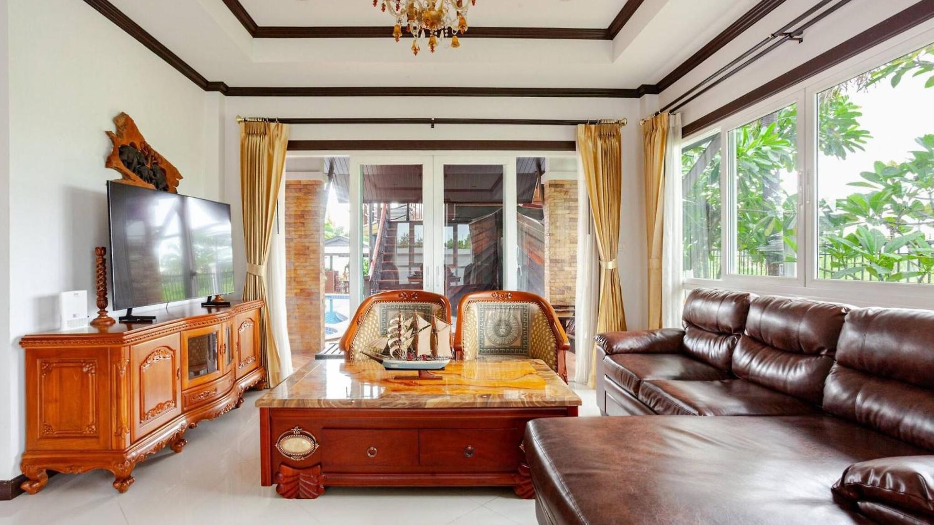 Luxury Iconic Royal Boat Pool North *