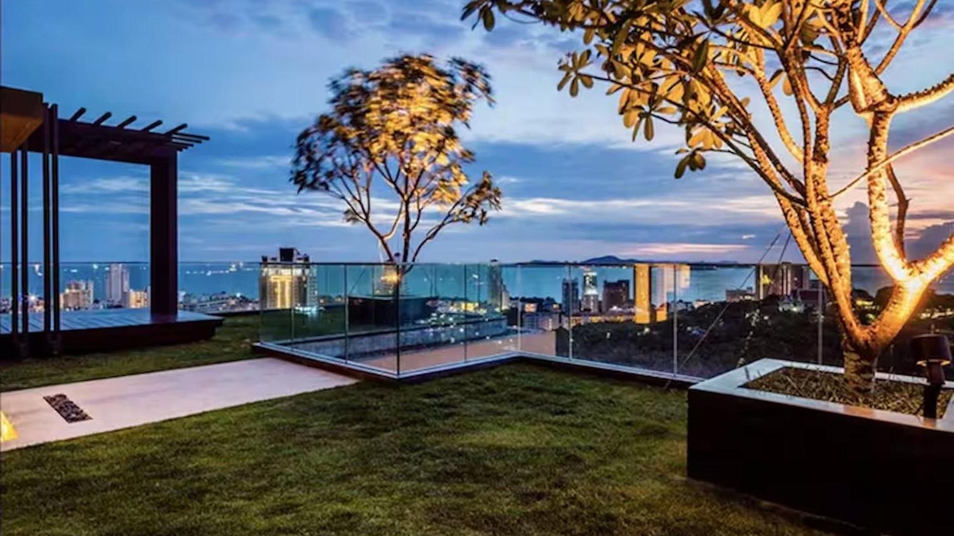 Peaceful Near Walking Street And In The * Pattaya