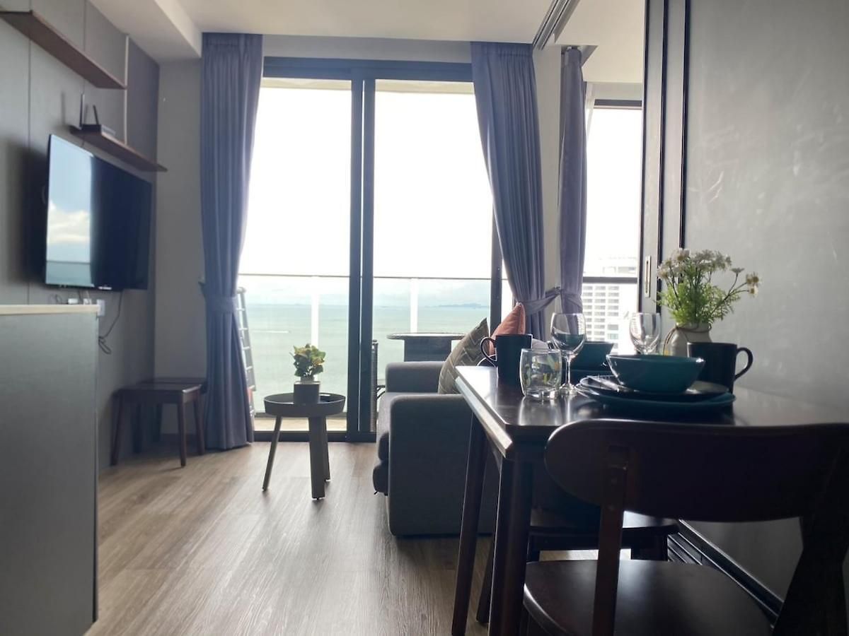 อพาร์ทเม้น Luxury Sea View High Floor