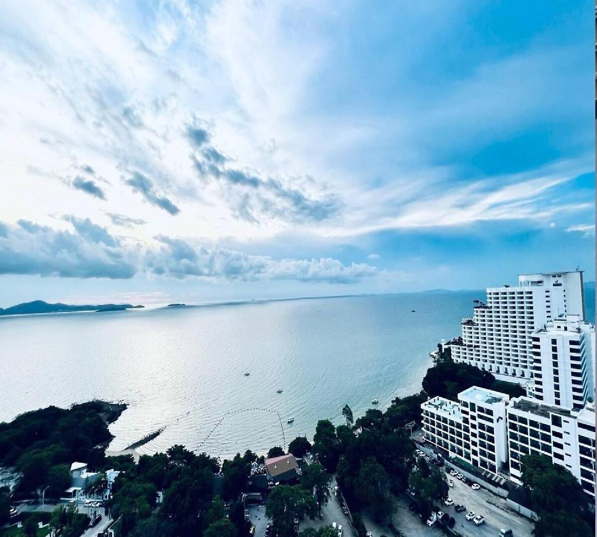 Luxury Sea View High Floor อพาร์ทเม้น