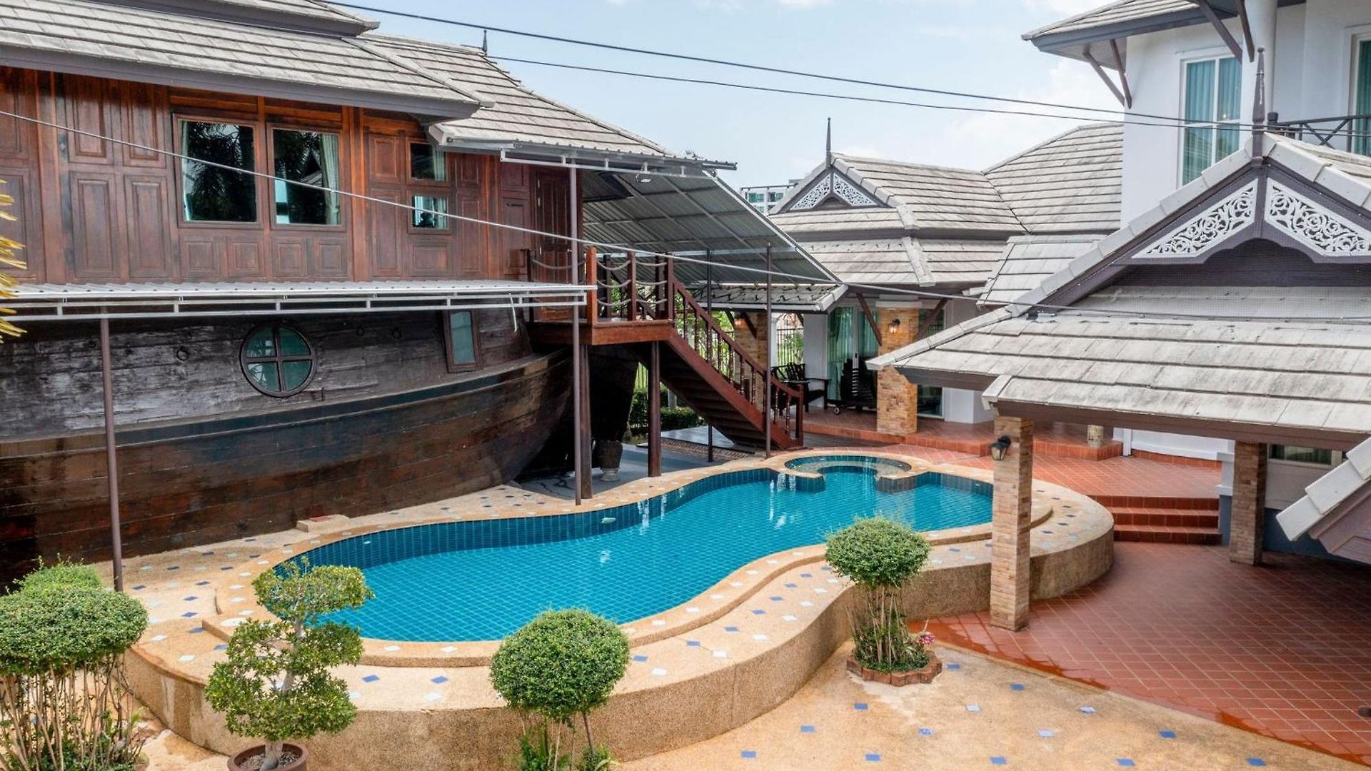 Luxury Iconic Royal Boat Pool North วิลล่า