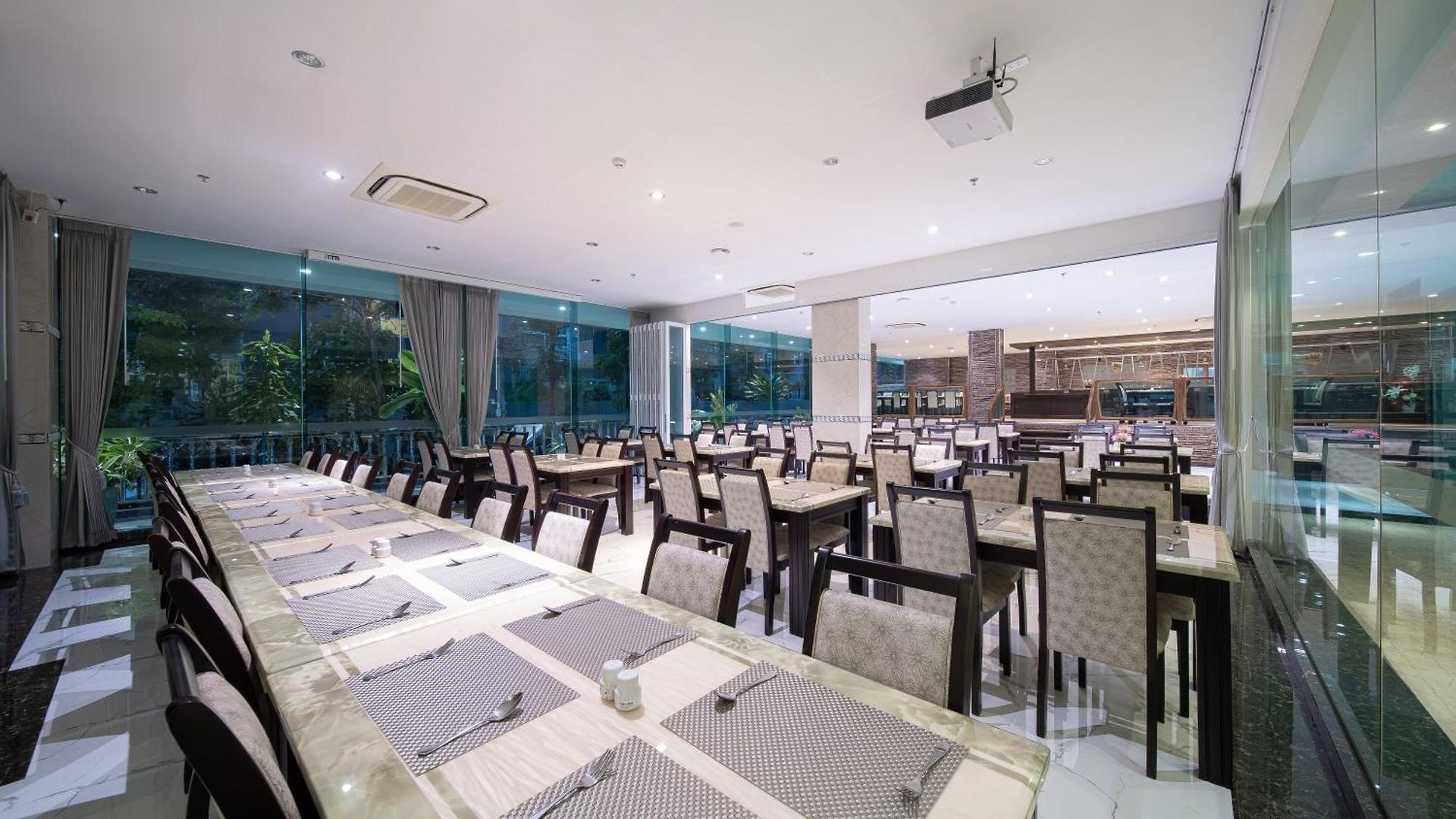 Royal โรงแรม