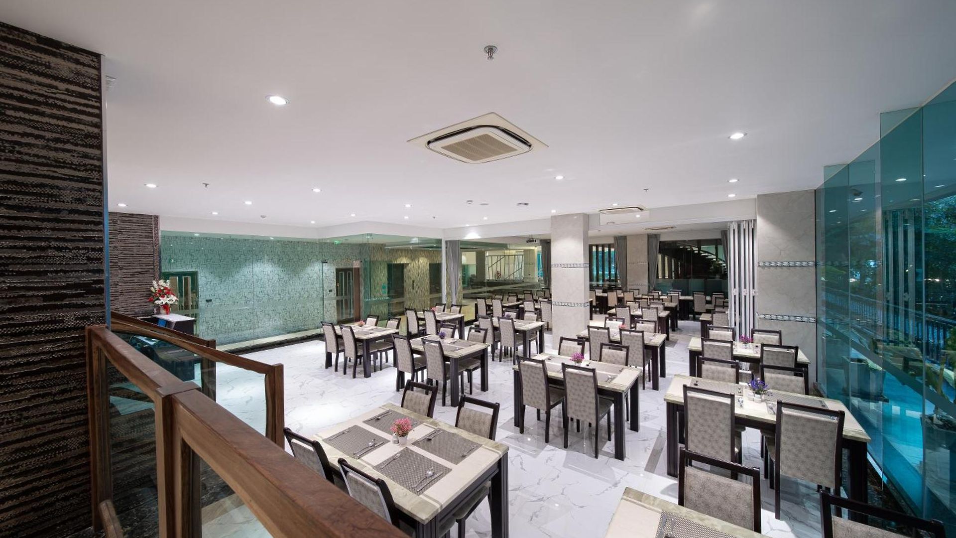 Royal โรงแรม 4*