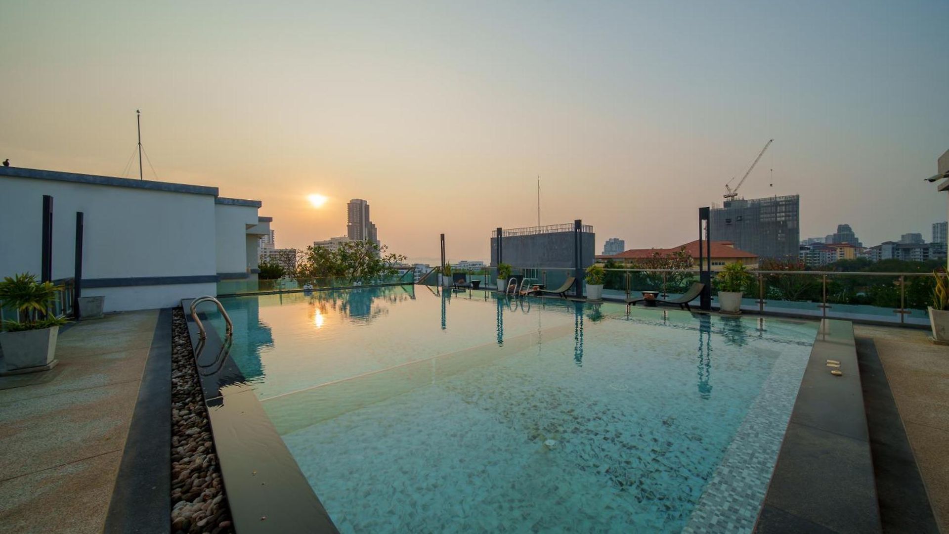 Royal โรงแรม 4*