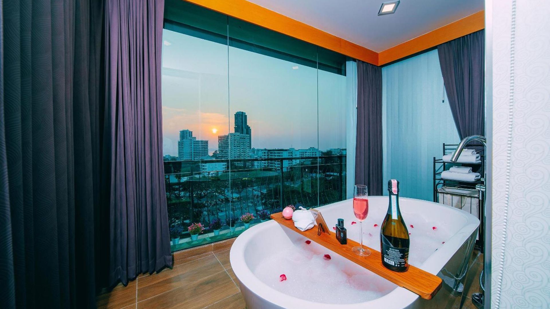 Royal โรงแรม