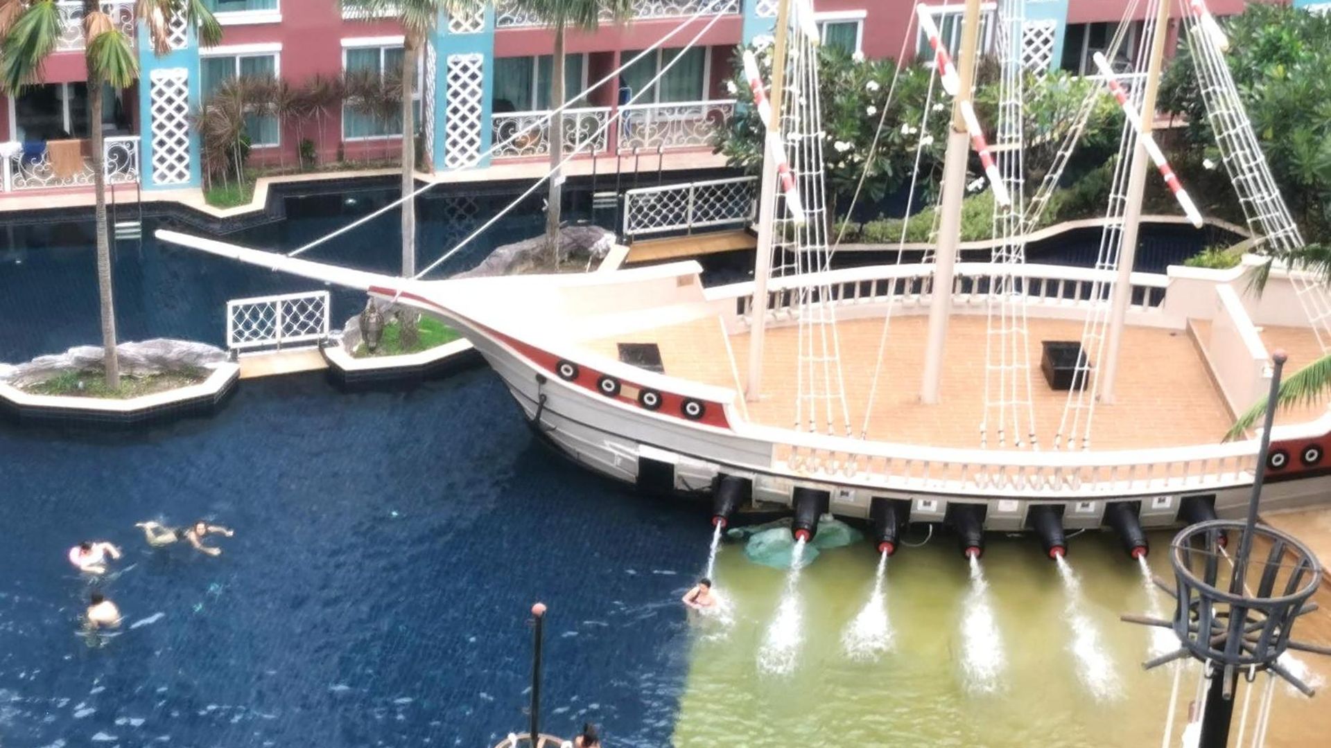 อพาร์ทเม้น Caribbean Water Park *