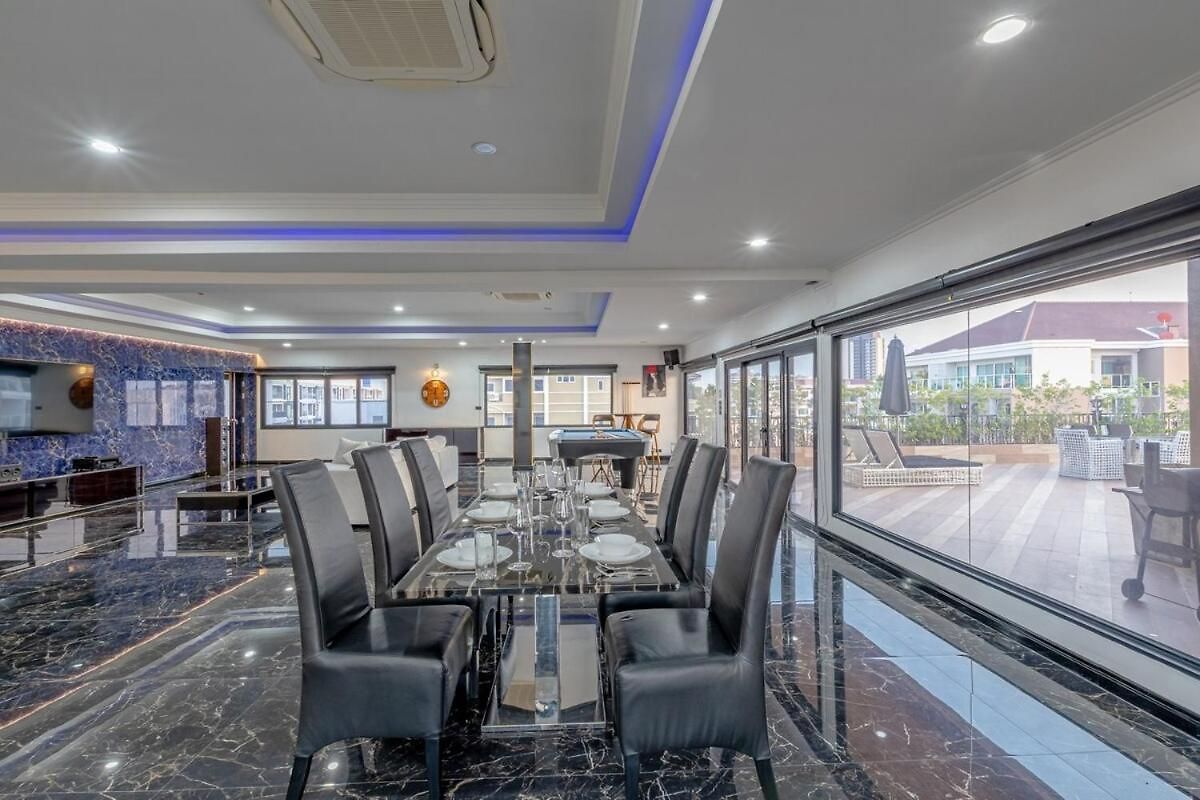 อพาร์ทเม้น Pratumnak Penthouse X Monthstayz Thailand
