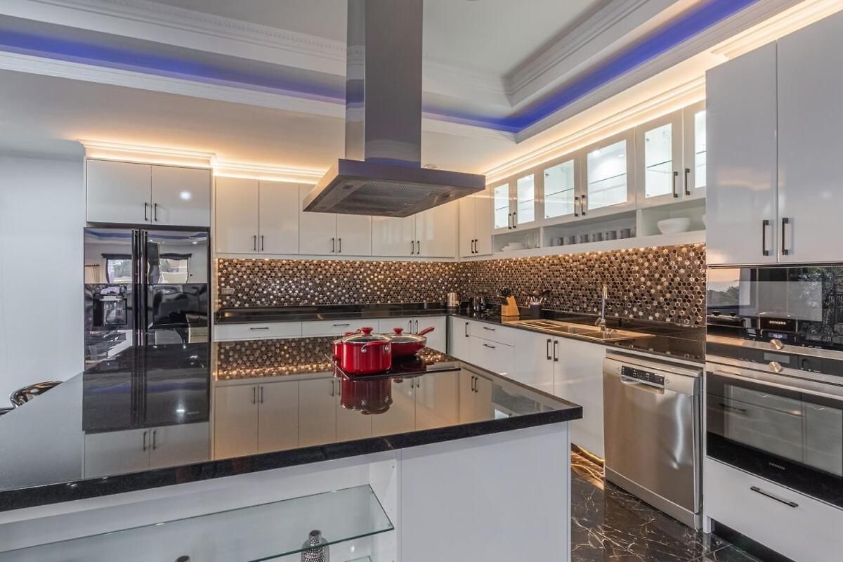 อพาร์ทเม้น Pratumnak Penthouse X Monthstayz Thailand Pattaya