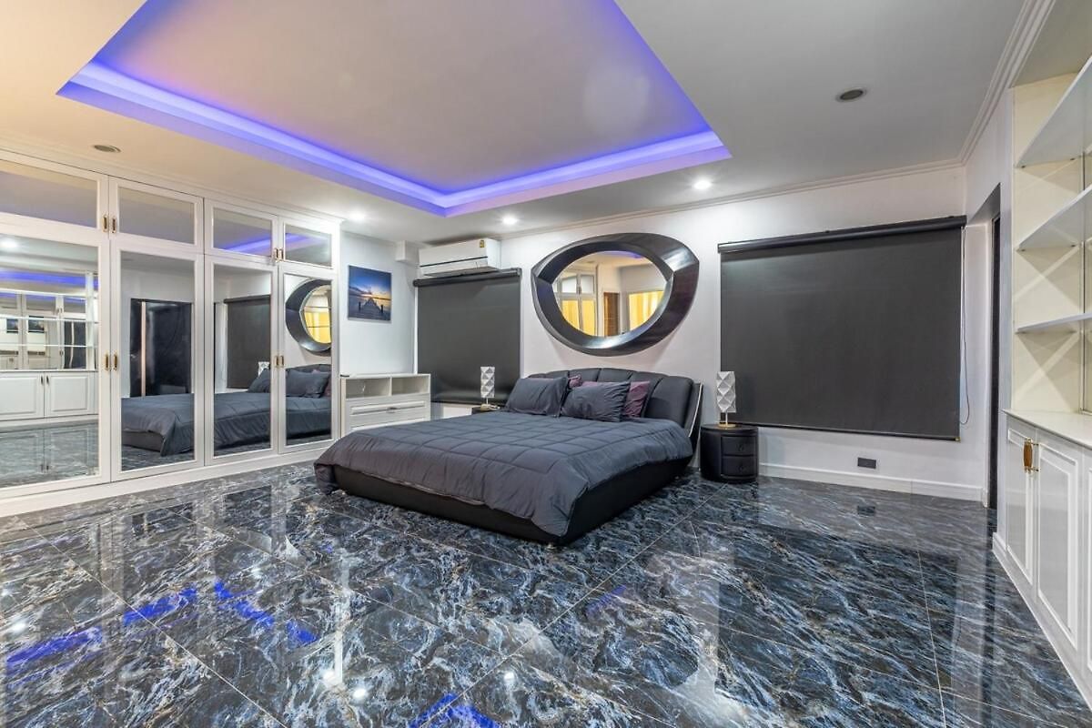 อพาร์ทเม้น Pratumnak Penthouse X Monthstayz Thailand