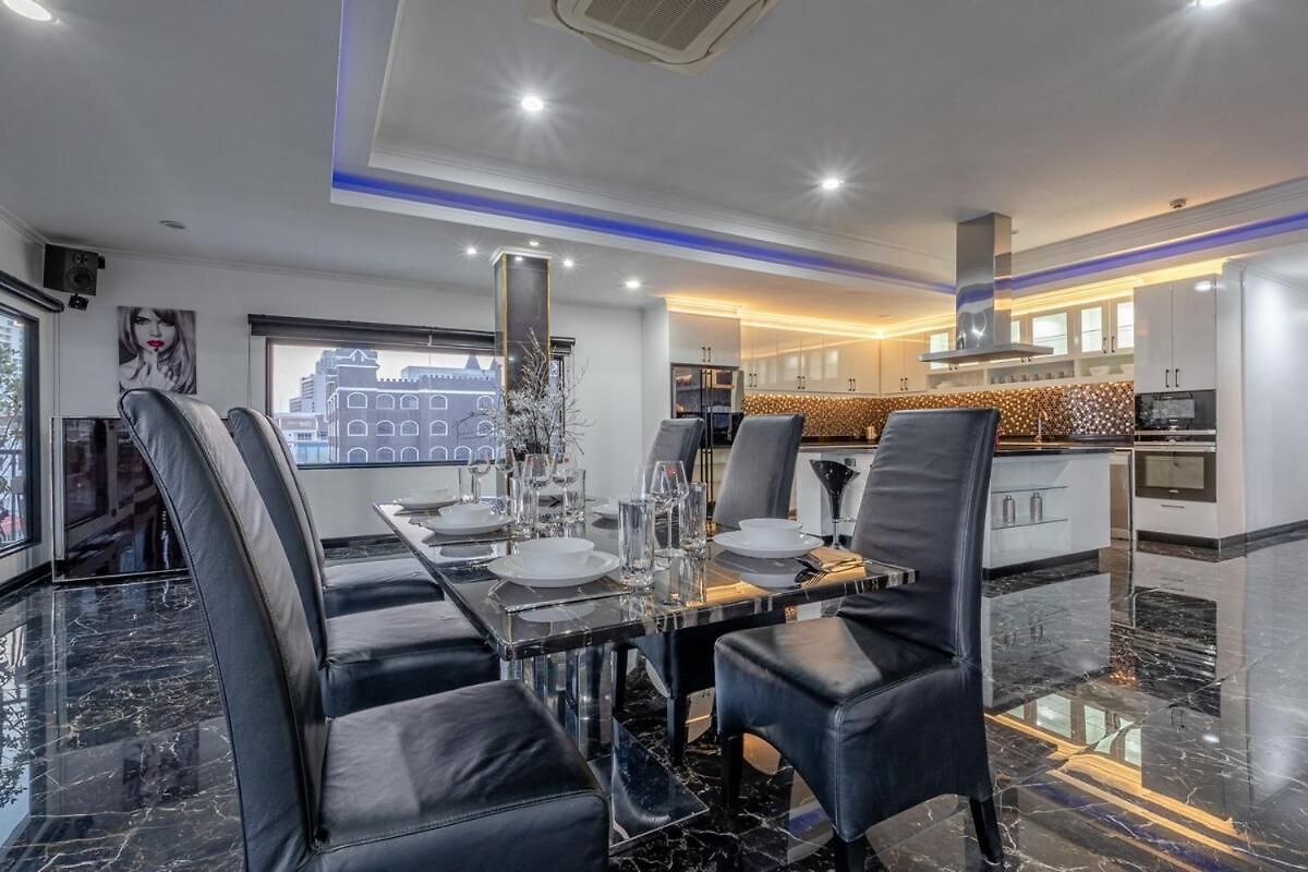 อพาร์ทเม้น Pratumnak Penthouse X Monthstayz Thailand