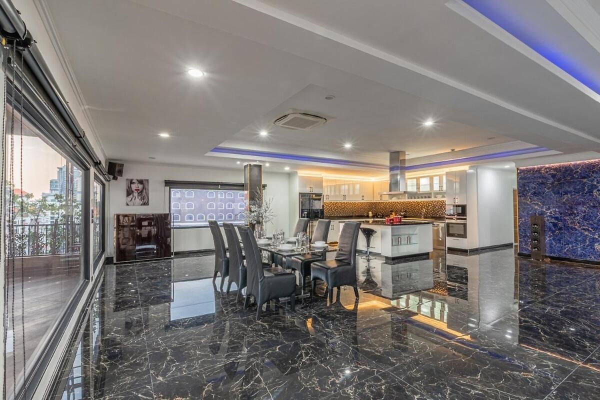 Pratumnak Penthouse X Monthstayz Thailand อพาร์ทเม้น