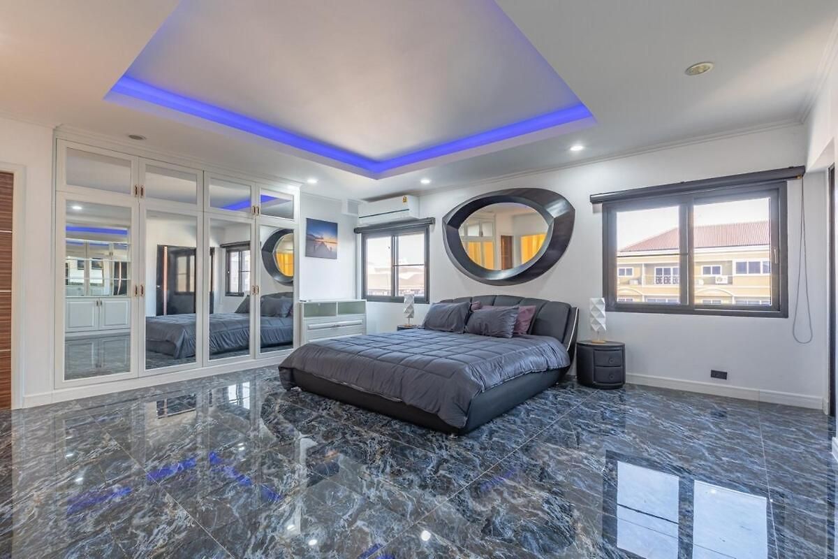 อพาร์ทเม้น Pratumnak Penthouse X Monthstayz Thailand Pattaya