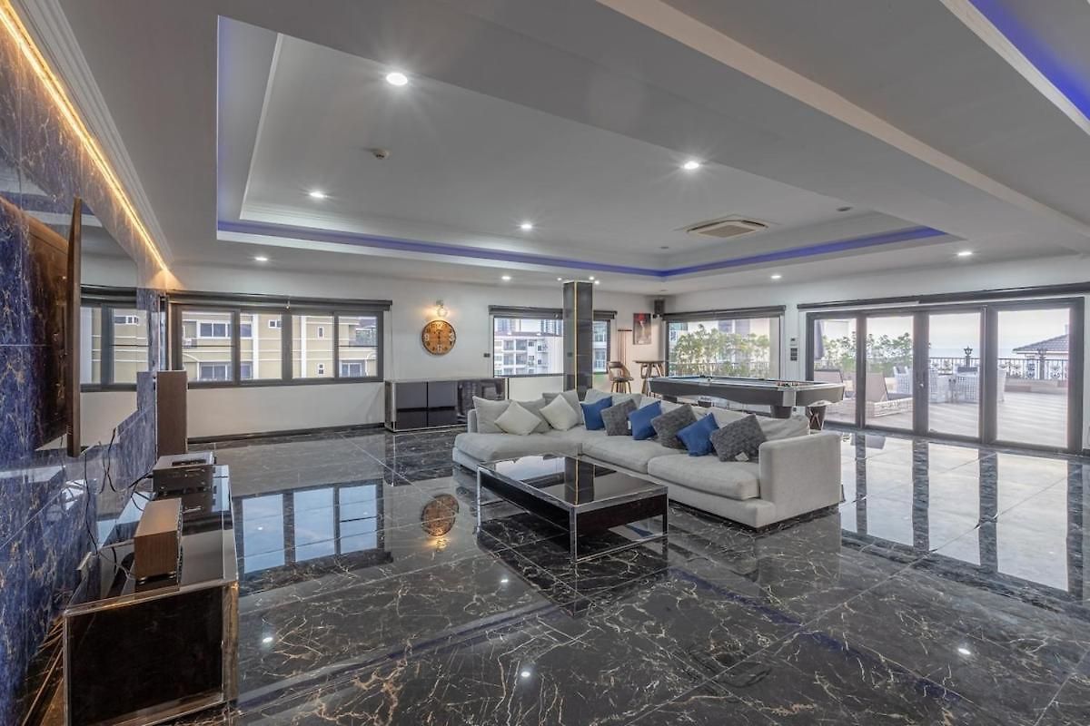 อพาร์ทเม้น Pratumnak Penthouse X Monthstayz Thailand