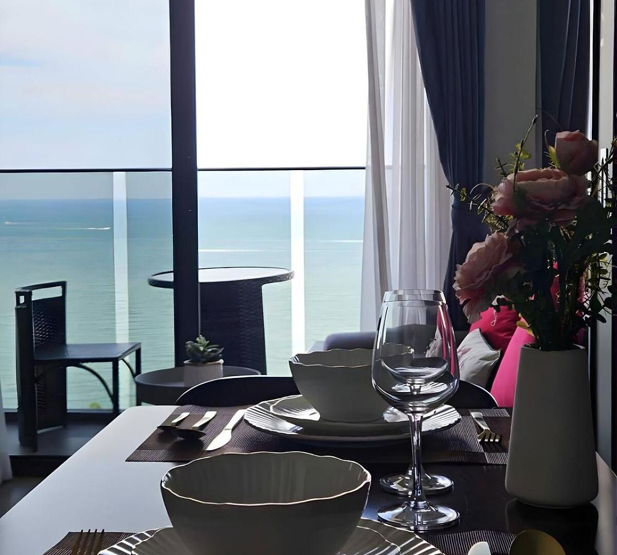 High Floor Beachfront 1 Bedroom With Scenic View * Pattaya