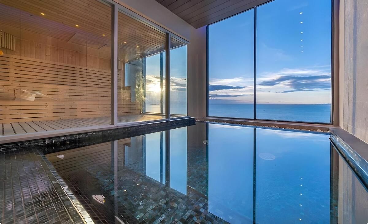 High Floor Beachfront 1 Bedroom With Scenic View อพาร์ทเม้น *