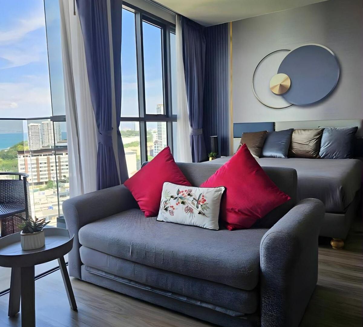 High Floor Beachfront 1 Bedroom With Scenic View