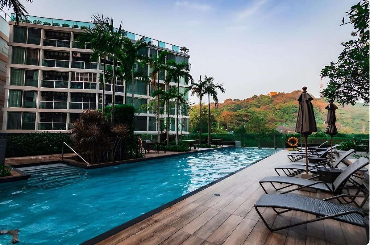 อพาร์ทเม้น Spacious 2 Bedroom Corner Unit Near Walking Street *