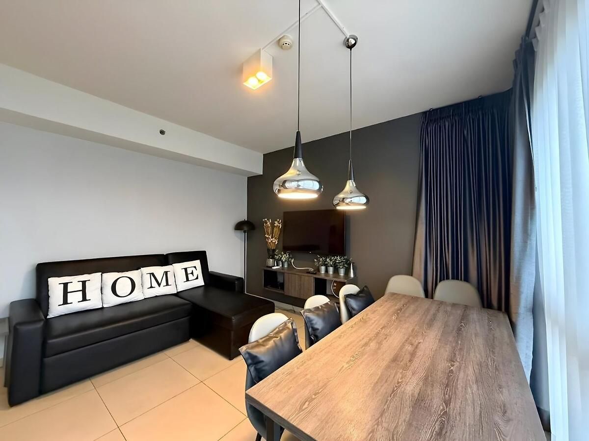 Spacious 2 Bedroom Corner Unit Near Walking Street อพาร์ทเม้น *