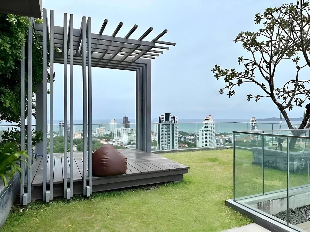 อพาร์ทเม้น Spacious 2 Bedroom Corner Unit Near Walking Street