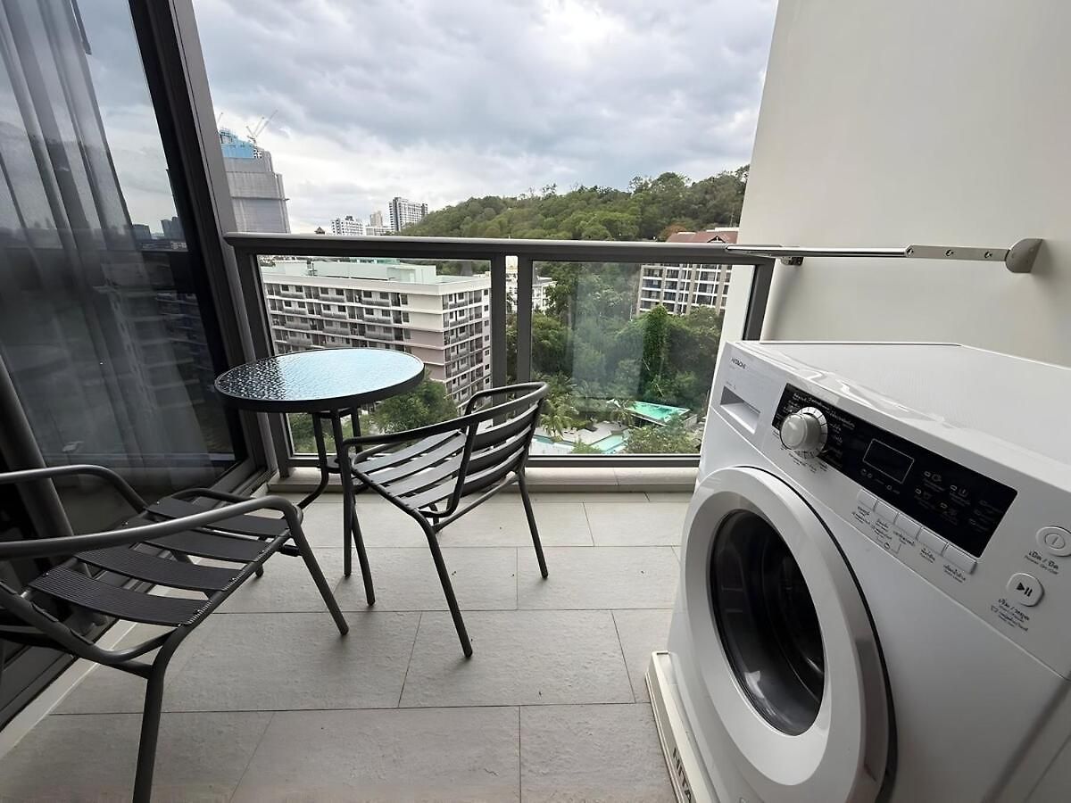 Spacious 2 Bedroom Corner Unit Near Walking Street อพาร์ทเม้น *