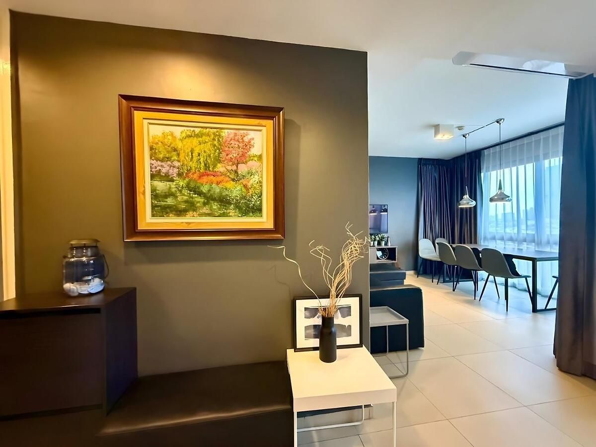 อพาร์ทเม้น Spacious 2 Bedroom Corner Unit Near Walking Street *