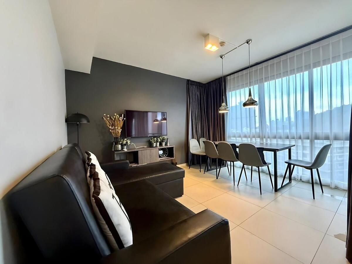 Spacious 2 Bedroom Corner Unit Near Walking Street * Pattaya