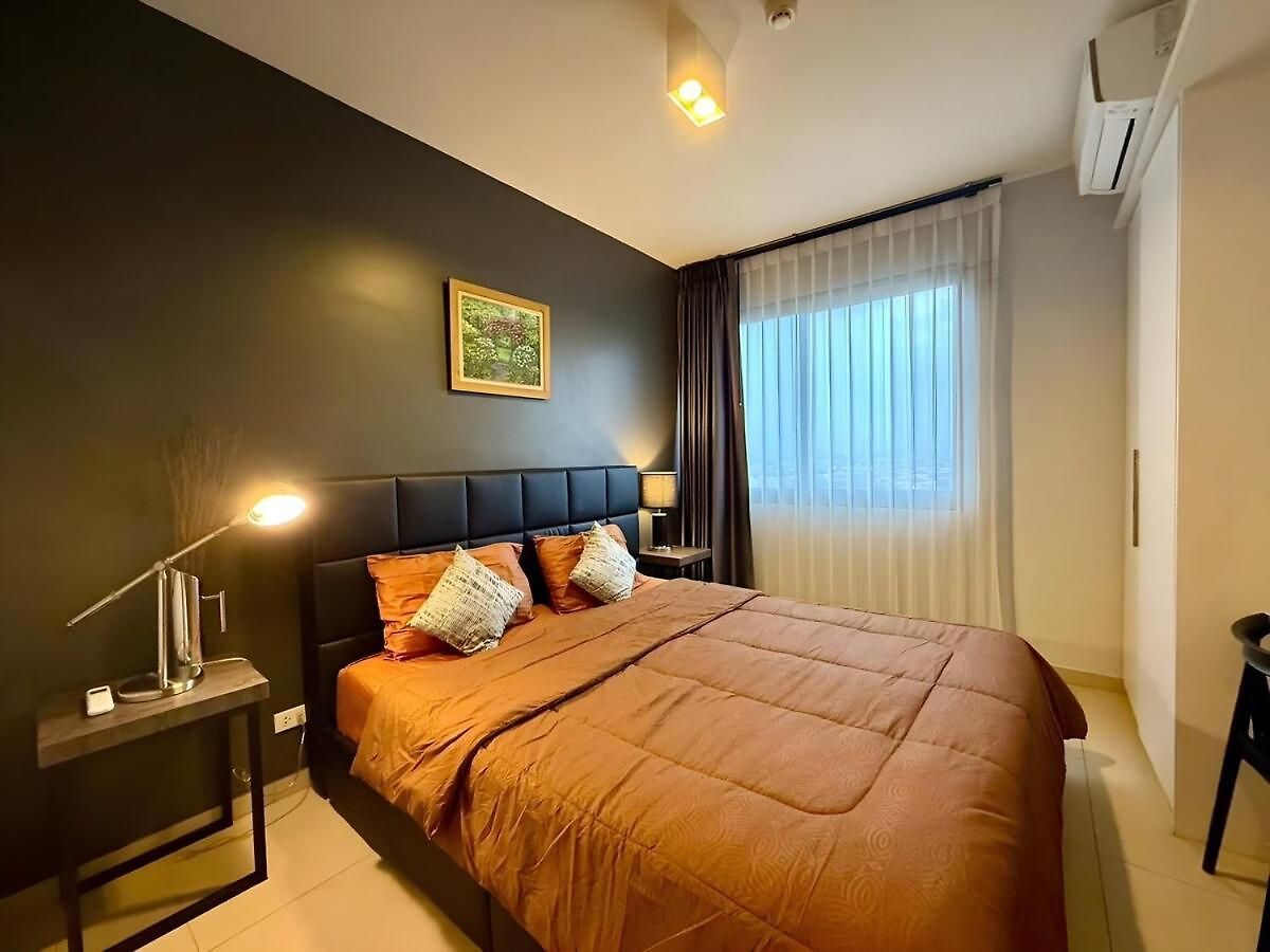 อพาร์ทเม้น Spacious 2 Bedroom Corner Unit Near Walking Street *