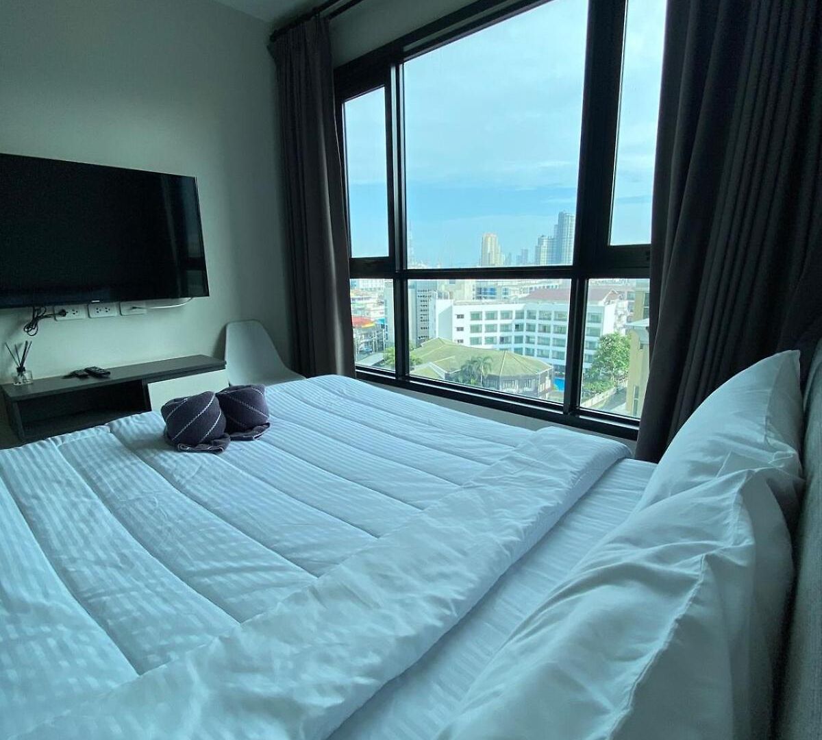 - Roof Pool * Pattaya