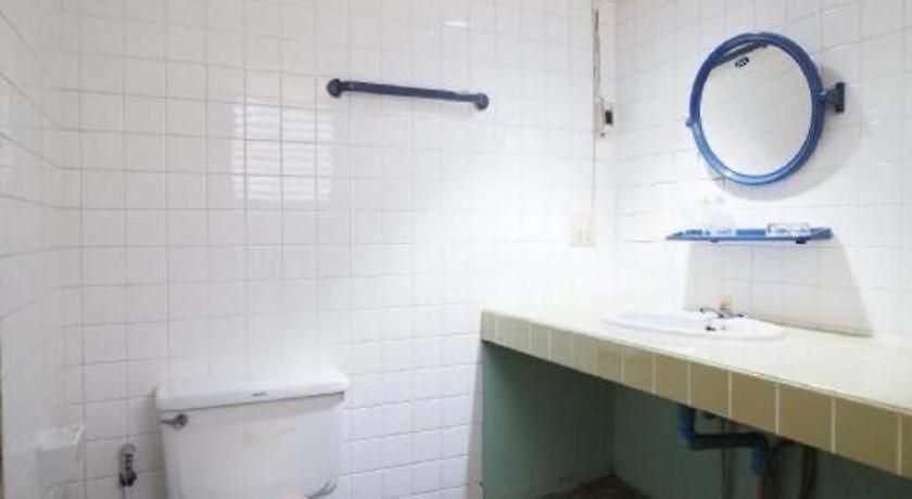 โรงแรม Oyo 1003 Naklua House 3*